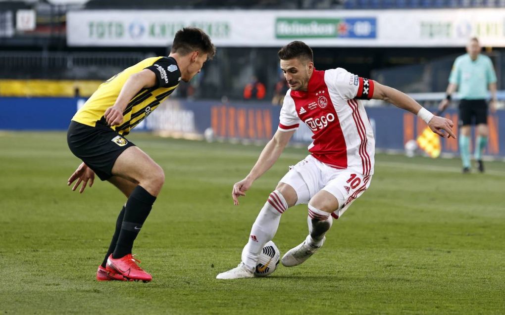 ROTTERDAM - lr Dominik Oroz of Vitesse, Dusan Tadic or Ajax during the Toto KNVB cup final match between Ajax Amsterdam and Vitesse Arnhem in de Kuip on April 18, 2021 in Rotterdam, The Netherlands. ANP MAURICE VAN STEEN Dutch Toto KNVB Cup Final 2020/2021 xVIxANPxSportx/xxANPxIVx *** ROTTERDAM lr Dominik Oroz of Vitesse, Dusan Tadic or Ajax during the Toto KNVB cup final match between Ajax Amsterdam and Vitesse Arnhem in de Kuip on April 18, 2021 in Rotterdam, The Netherlands ANP MAURICE VAN STEEN Dutch Toto KNVB Cup Final 2020 2021 xVIxANPxSportx xxANPxIVx 430303798
