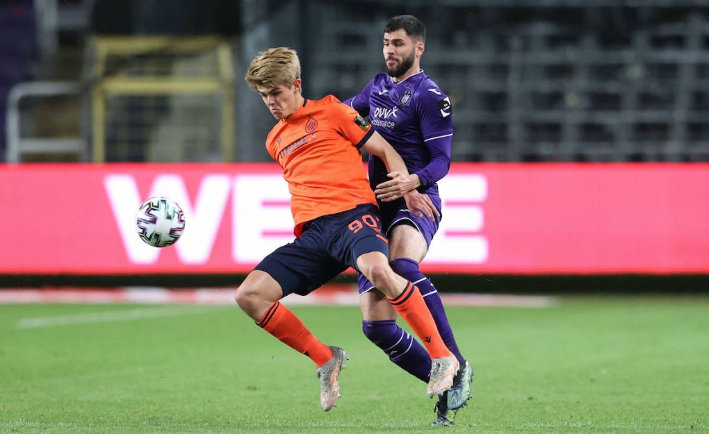 Club s Charles De Ketelaere and Anderlecht s Elias Cobbaut fight for the ball during a soccer match between RSC Anderlecht and Club Brugge KV, Thursday 20 May 2021 in Anderlecht, on day five of the Champions play-offs of the Jupiler Pro League first division of the Belgian championship. VIRGINIExLEFOUR PUBLICATIONxINxGERxSUIxAUTxONLY x2720180x