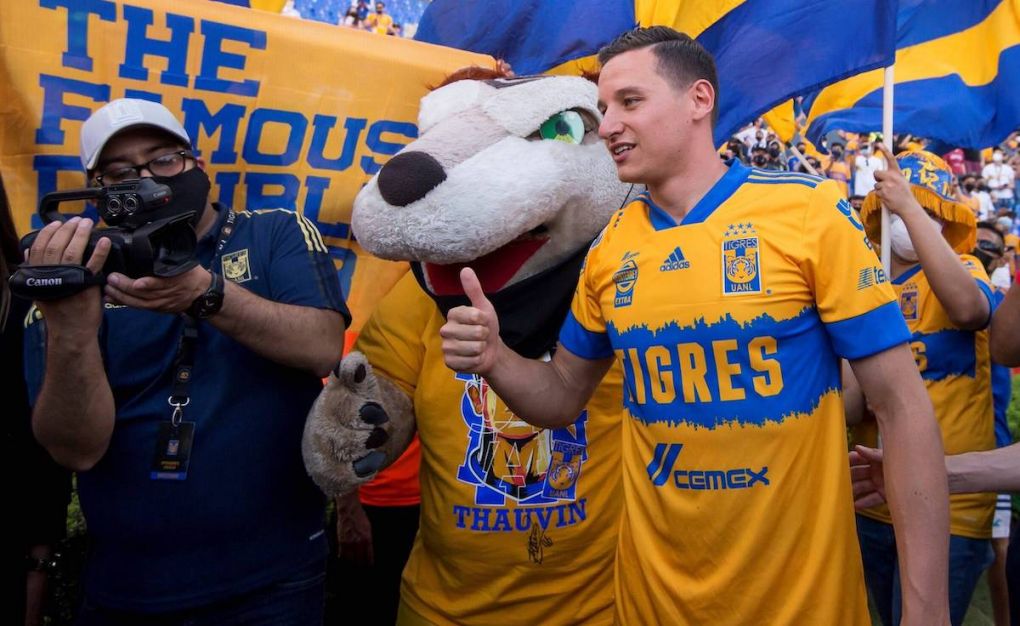 French soccer player Florian Thauvin greets during his presentation as a new player for Tigres UANL at Estadio Universitario in Monterrey, Mexico, 11 June 2021. Thauvin is one of the players requested by the Tigres new coach Miguel Herrera to reinforce the team s attack. Florian Thauvin joins Tigres UANL ACHTUNG: NUR REDAKTIONELLE NUTZUNG PUBLICATIONxINxGERxSUIxAUTxONLY Copyright: xMIGUELxSIERRAx AME5222 20210612-637590659294259681