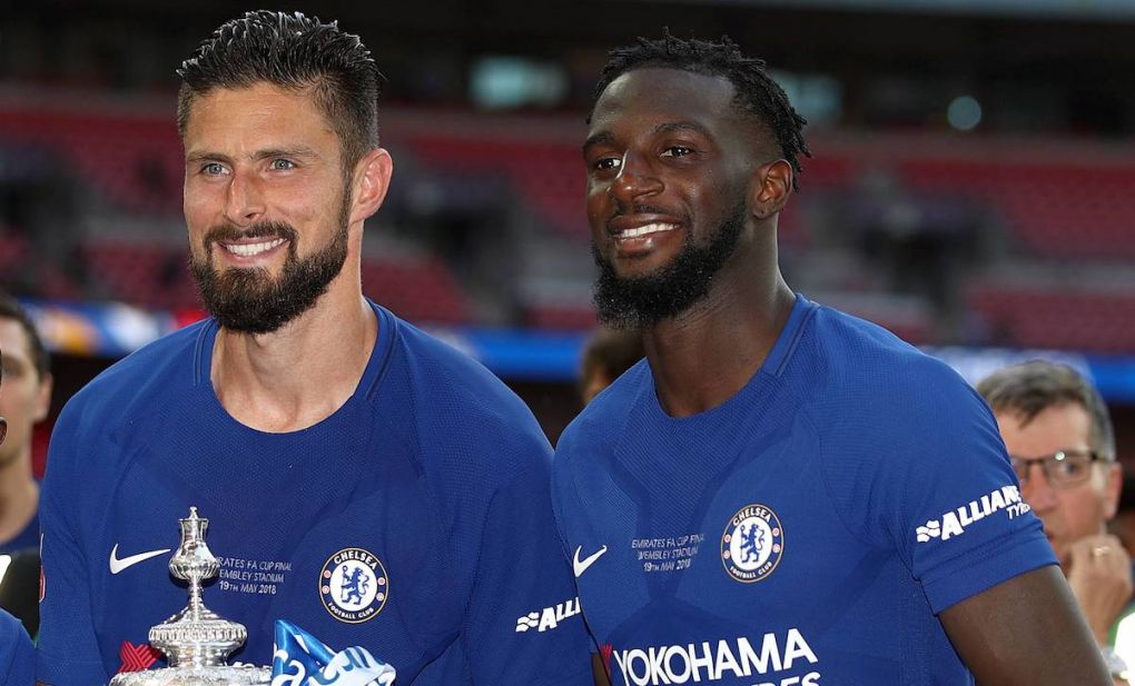 Chelsea v Manchester United ManU - Emirates FA Cup - Final - Wembley Stadium Chelsea s N Golo Kante (left), Olivier Giroud (centre) and Tiemoue Bakayoko celebrate with the FA Cup trophy EDITORIAL USE ONLY No use with unauthorised audio, video, data, fixture lists, club/league logos or live services. Online in-match use limited to 75 images, no video emulation. No use in betting, games or single club/league/player publications. PUBLICATIONxINxGERxSUIxAUTxONLY Copyright: xJohnxWaltonx 36597533