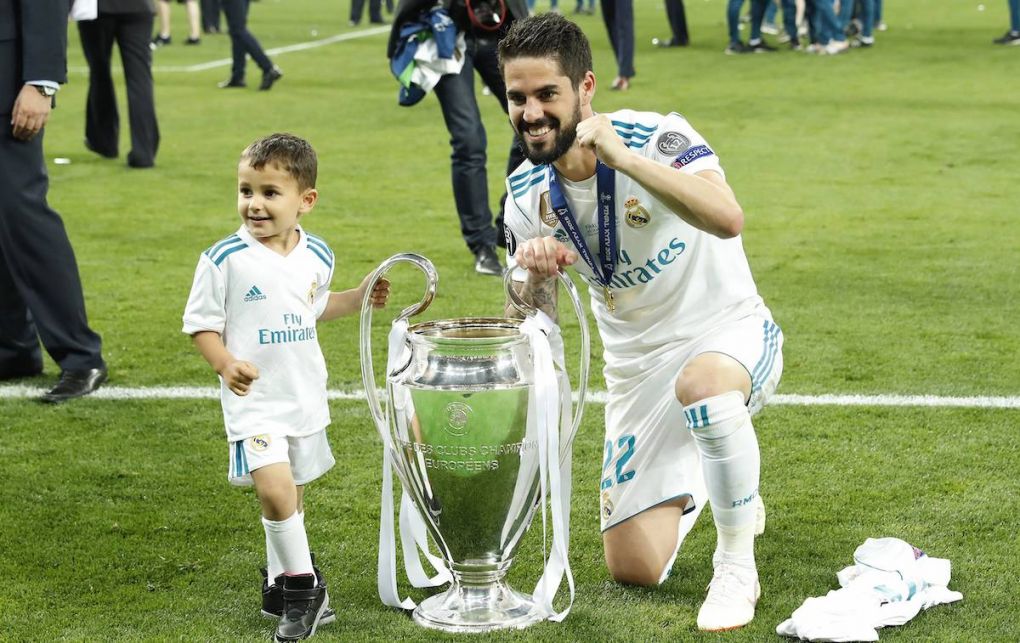 (L-R) Isco Alarcon Calderon, Isco of Real Madrid with UEFA Champions League trophy, Coupe des clubs Champions Europeens during the UEFA Champions League final between Real Madrid and Liverpool on May 26, 2018 at NSC Olimpiyskiy Stadium in Kyiv, Ukraine UEFA Champions League 2017/2018 xVIxVIxImagesx/xMauricexvanxSteenxIVx PUBLICATIONxINxGERxSUIxAUTxONLY 11173700