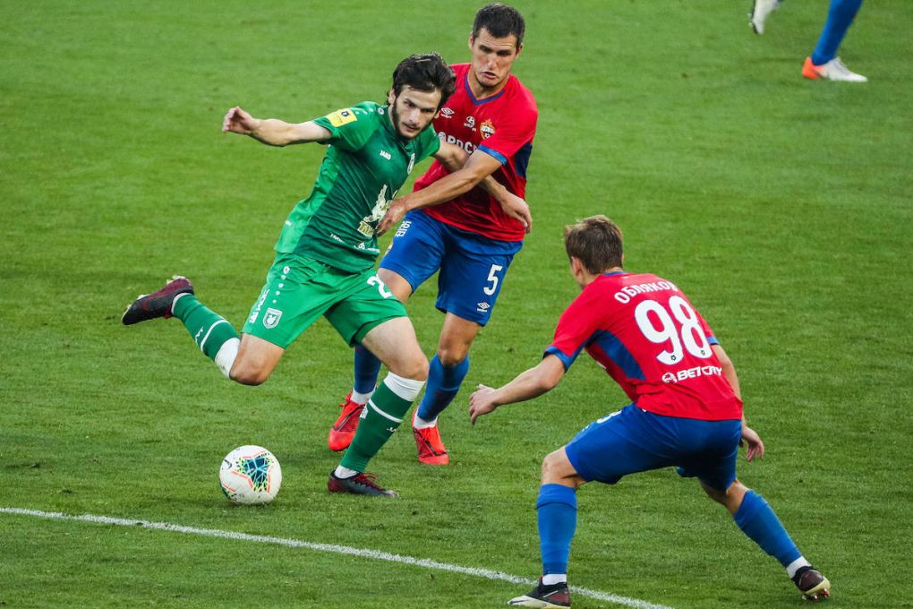 MOSCOW, RUSSIA JULY 12, 2020: Rubin Kazans Khvicha Kvaratskhelia, CSKA Moscows Viktor Vasin and Ivan Oblyakov L-R in their 2019/2020 Russian Premier League Round 28 football match at VEB Arena the teams drew 1-1. Gavriil Grigorov/TASS PUBLICATIONxINxGERxAUTxONLY TS0DFF68