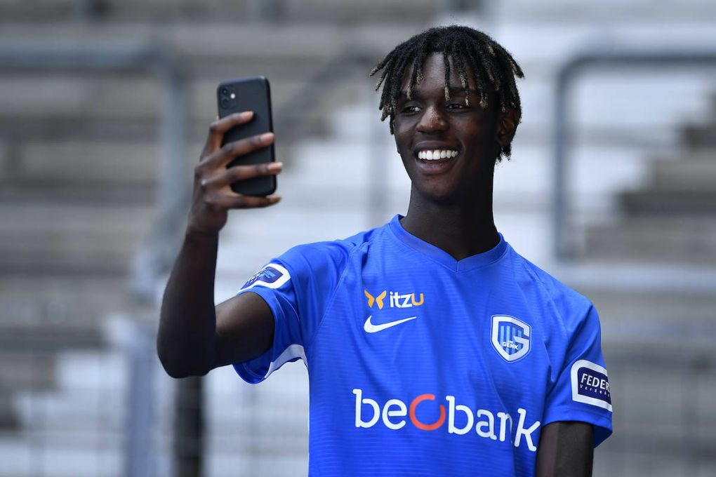Genk s Pierre Dwomoh takes a selfie picture with a mobile phone, during the 2020-2021 photoshoot of Belgian Jupiler Pro League club KRC Genk, Wednesday 29 July 2020 in Genk. JOHANxEYCKENS PUBLICATIONxINxGERxSUIxAUTxONLY x2522799x