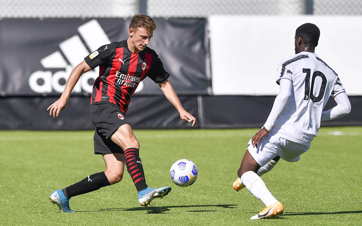 Photo LaPresse/Nicol& xf2 Campo October 3, 2020 Vinovo Turin Italy - Football Juventus FC U19 vs AC Milan U19 - Campionato Primavera 1 in the pic: Luca Stanga Milan, Samuel Iling-Junior Juventus PUBLICATIONxINxGERxSUIxAUTxONLY Copyright: xNicol& xf2xCampo/LaPresse Nicolx