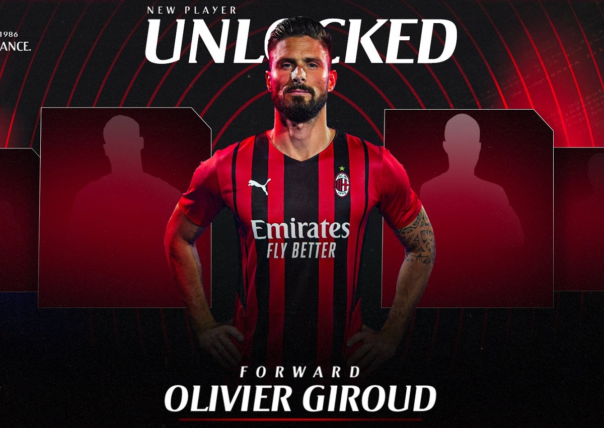 Olivier Giroud of AC Milan with AC Milan new jersey during the