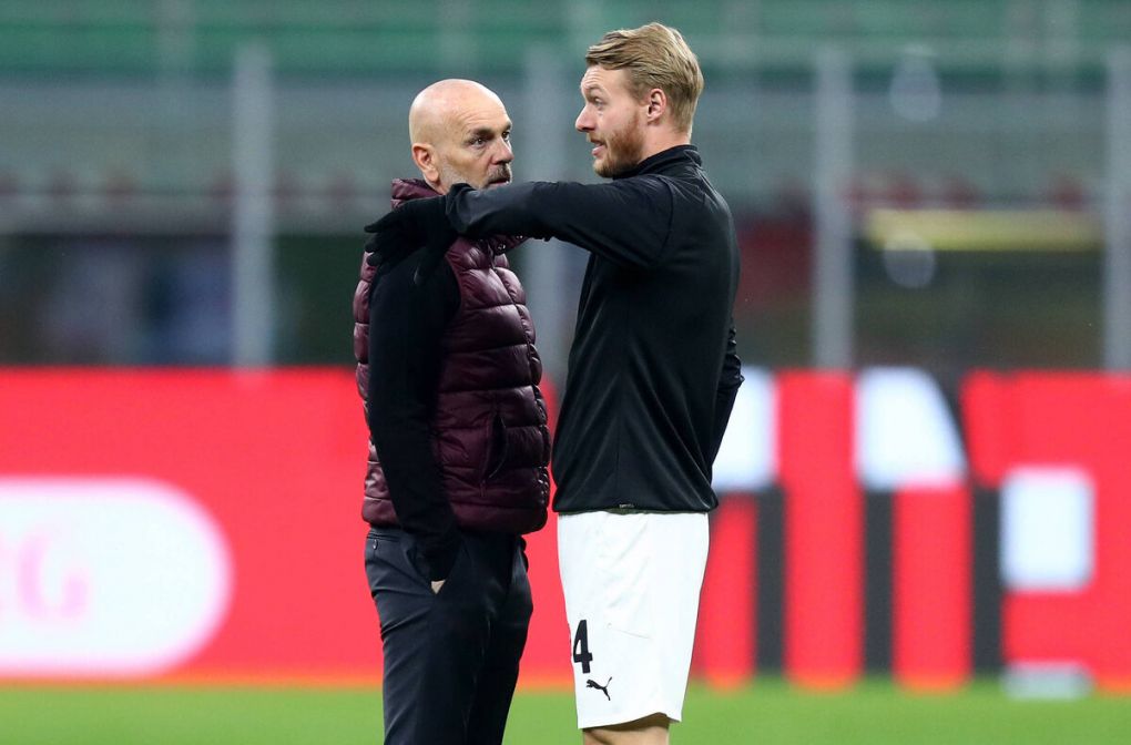 Stefano Pioli, head coach of Ac Milan L, talks with Simon Kjaer of Ac Milan R prior to the Serie A match between AC Milan and Udinese Calcio at Stadio San Siro Milan Italy on 03 March 2021. Milan Stadio San Siro Milan Italy Copyright: xMarcoxCanonierox SP24-0511