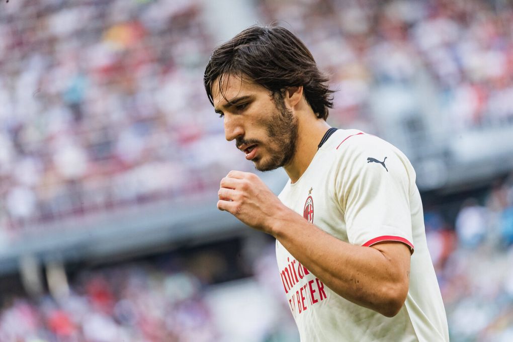 08.08.2021, Wörthersee Stadion, Klagenfurt, AUT, Testspiel, Real Madrid vs AC Milan, im Bild Sandro Tonali AC Milan // during the International Friendly, Länderspiel, Nationalmannschaft Football match between Real Madrid and AC Milan at the Wörthersee Stadion in Klagenfurt, Austria on 2021/08/08. **** ONLY GERFRAITAESPSUISSEGBR **** Klagenfurt *** 08 08 2021, Wörthersee Stadion, Klagenfurt, AUT, Test Match, Real Madrid vs AC Milan, in picture Sandro Tonali AC Milan during the International Friendly Football match between Real Madrid and AC Milan at the Wörthersee Stadion in Klagenfurt, Austria on 2021 08 08 ONLY GER FRA ITA ESP SUISSE GBR Klagenfurt PUBLICATIONxNOTxINxAUT EP_ang