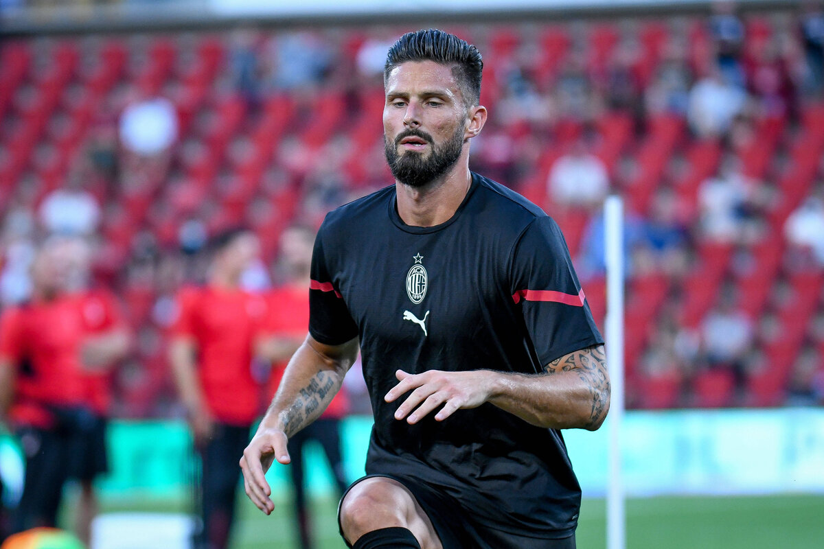 Olivier Giroud Milan portrait during warm up during AC Milan vs Panathinaikos FC, friendly football match in Trieste, Italy, August 14 2021 PUBLICATIONxINxGERxSUIxAUTxONLY Copyright: xEttorexGriffonix/xIPAx/xx 0