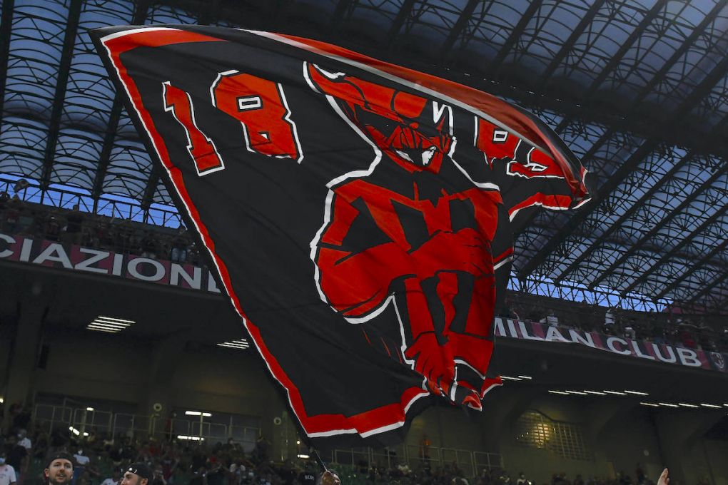 ac milan fans flag