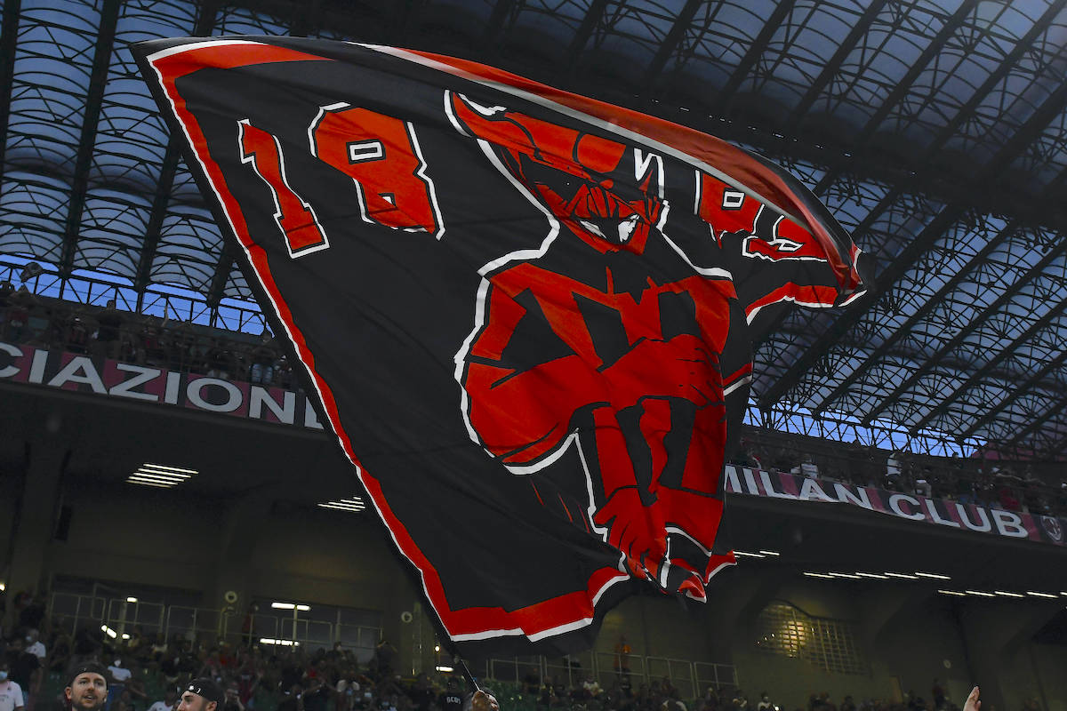 ac milan fans flag