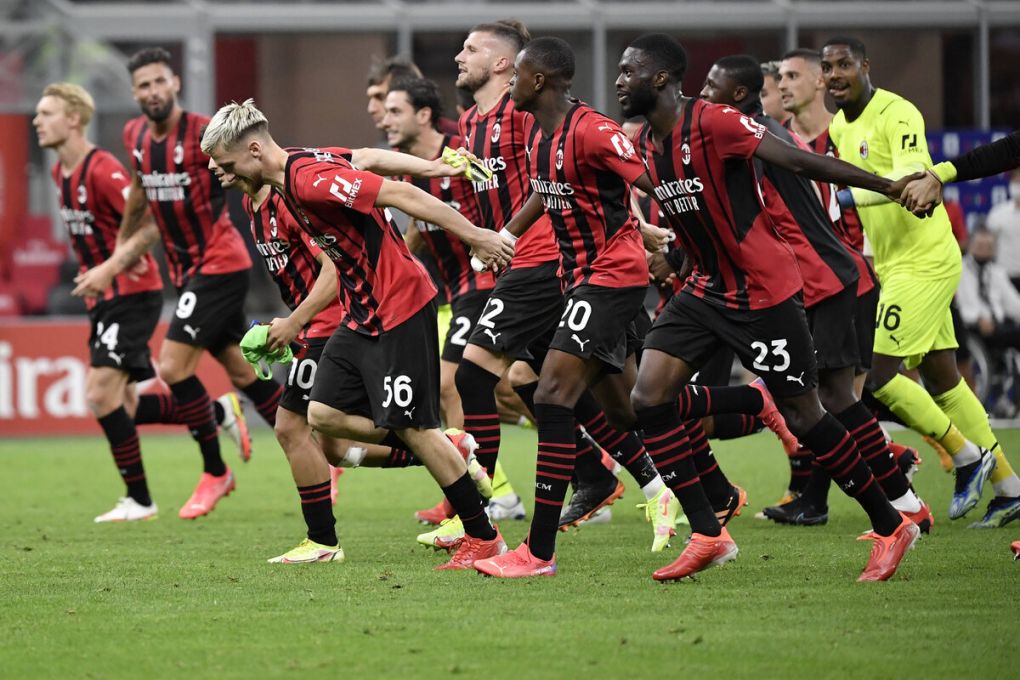 Milan players celebrate after victory the Serie A 2021/2022 football match between AC Milan and Cagliari Calcio at Giuseppe Meazza stadium in Milano Italy, August 29th, 2021. Photo Andrea Staccioli / Insidefoto andreaxstaccioli
