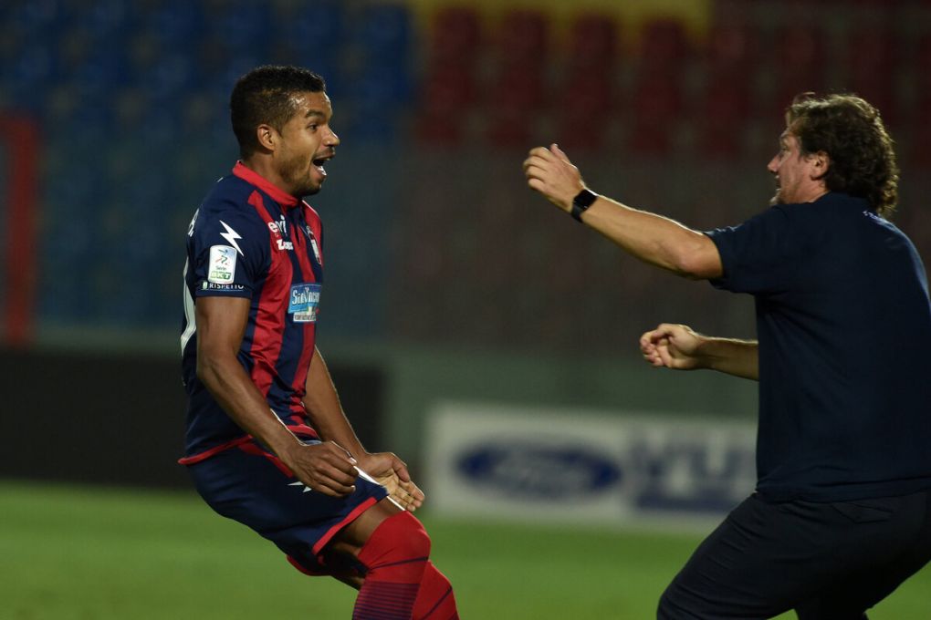 Photo Francesco Mazzitello/LaPresseluglio 17, 2020 Crotone KR Italysport soccerCrotone vs Salernitana - Italian Football Championship League BKT 2019/2020 - Ezio Scida stadium.In the pic: messias celebrates, stroppa PUBLICATIONxINxGERxSUIxAUTxONLY Copyright: xFrancescoxMazzitello/LaPressex