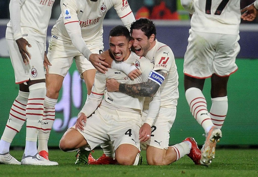 BOLOGNA, ITALY - OCTOBER 23: Ismael Bennacer of Ac Milan celebrates after scoring his team's third goal during the Serie A match between Bologna FC and AC Milan at Stadio Renato Dall'Ara on October 23, 2021 in Bologna, Italy. (Photo by Mario Carlini / Iguana Press/Getty Images)