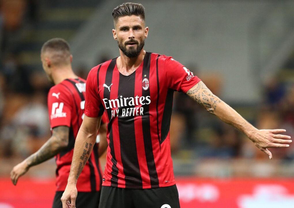 MILAN, ITALY - AUGUST 29: Olivier Giroud of AC Milan gestures during the Serie A match between AC Milan and Cagliari Calcio at Stadio Giuseppe Meazza on August 29, 2021 in Milan, . (Photo by Marco Luzzani/Getty Images)