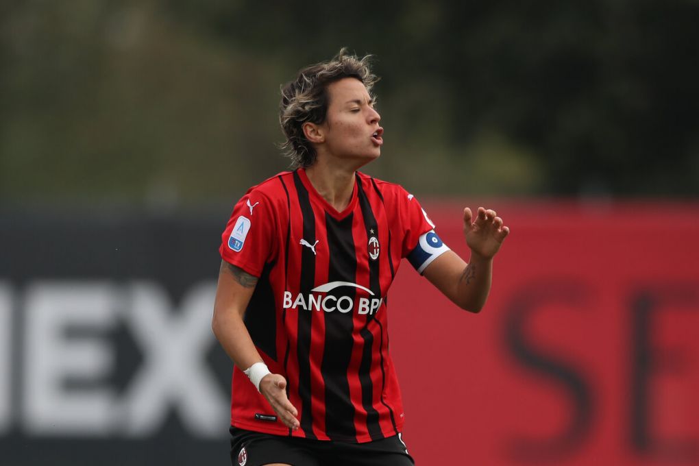 MILAN, ITALY - SEPTEMBER 25: Valentina Giacinti of AC Milan reacts during the Women's Serie A match between AC Milan and Sassuolo at Campo Sportivo Vismara on September 25, 2021 in Milan, Italy. (Photo by Jonathan Moscrop/Getty Images)