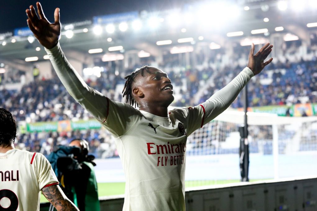 BERGAMO, ITALY - OCTOBER 03: Rafael Leao of AC Milan celebrates after scoring their side's third goal during the Serie A match between Atalanta BC v AC Milan at Gewiss Stadium on October 03, 2021 in Bergamo, Italy. (Photo by Marco Luzzani/Getty Images)