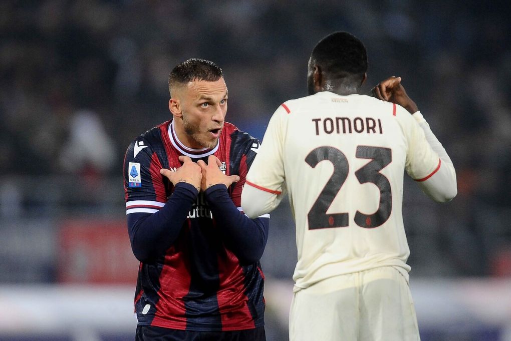 BOLOGNA, ITALY - OCTOBER 23: Marko Arnautovic of Bologna FC ( R ) Fikayo Tomori of AC Milan ( L ) react during the Serie A match between Bologna FC and AC Milan at Stadio Renato Dall'Ara on October 23, 2021 in Bologna, Italy. (Photo by Mario Carlini / Iguana Press/Getty Images)