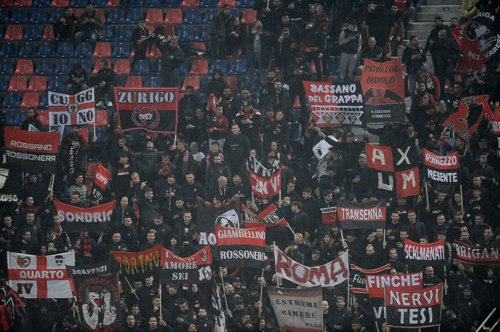 BOLOGNA, ITALY - OCTOBER 23: supporters of AC Milan attend the Serie A match between Bologna FC and AC Milan at Stadio Renato Dall'Ara on October 23, 2021 in Bologna, Italy. (Photo by Mario Carlini / Iguana Press/Getty Images)