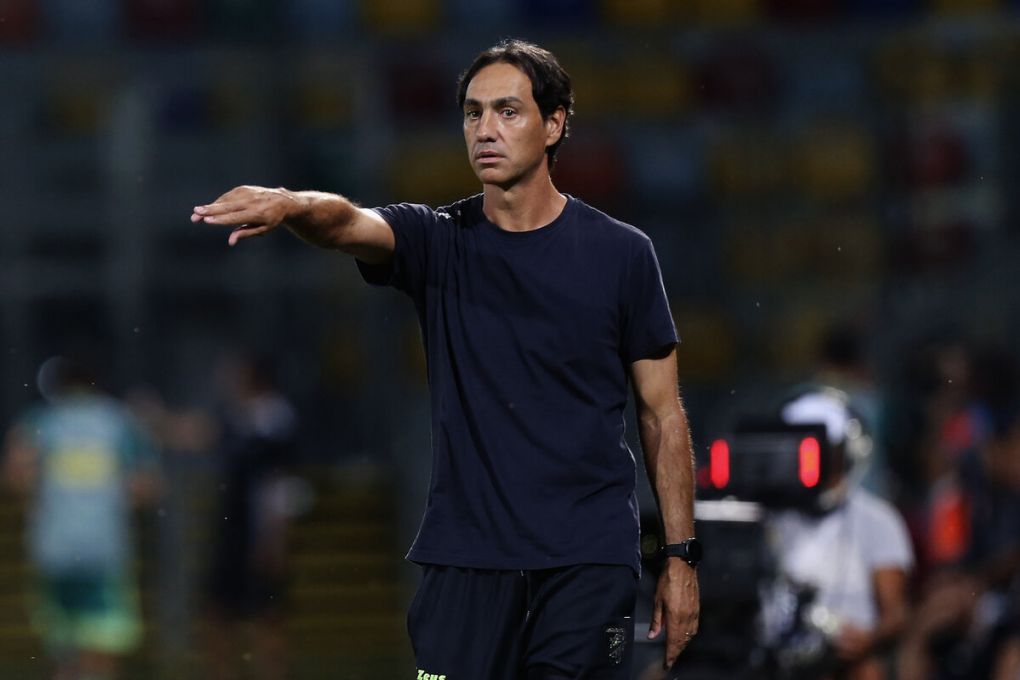 FROSINONE, ITALY - JULY 31: Frosinone Calcio head coach Alessandro Nesta gestures during the Serie B match between Frosinone Calcio and SC Pisa at Stadio Benito Stirpe on July 31, 2020 in Frosinone, Italy. (Photo by Paolo Bruno/Getty Images for Lega Serie B)