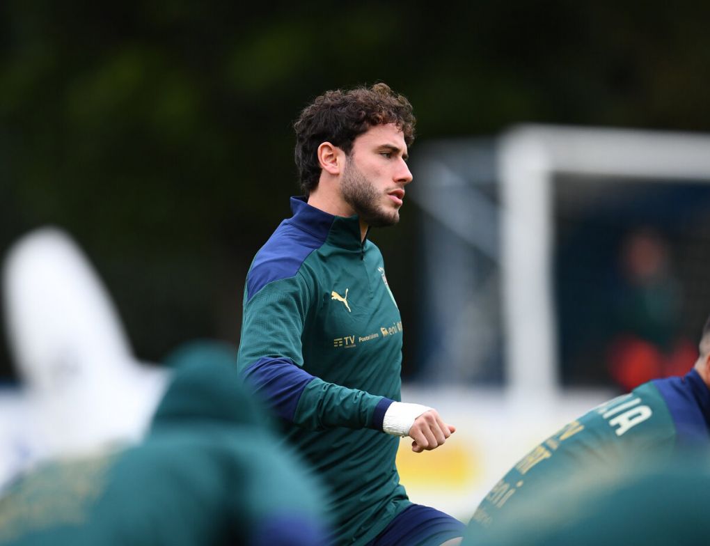 FLORENCE, ITALY - OCTOBER 08: Davide Calabria of Italy in action during a Italy training session on October 08, 2021 in Florence, Italy. (Photo by Claudio Villa/Getty Images)