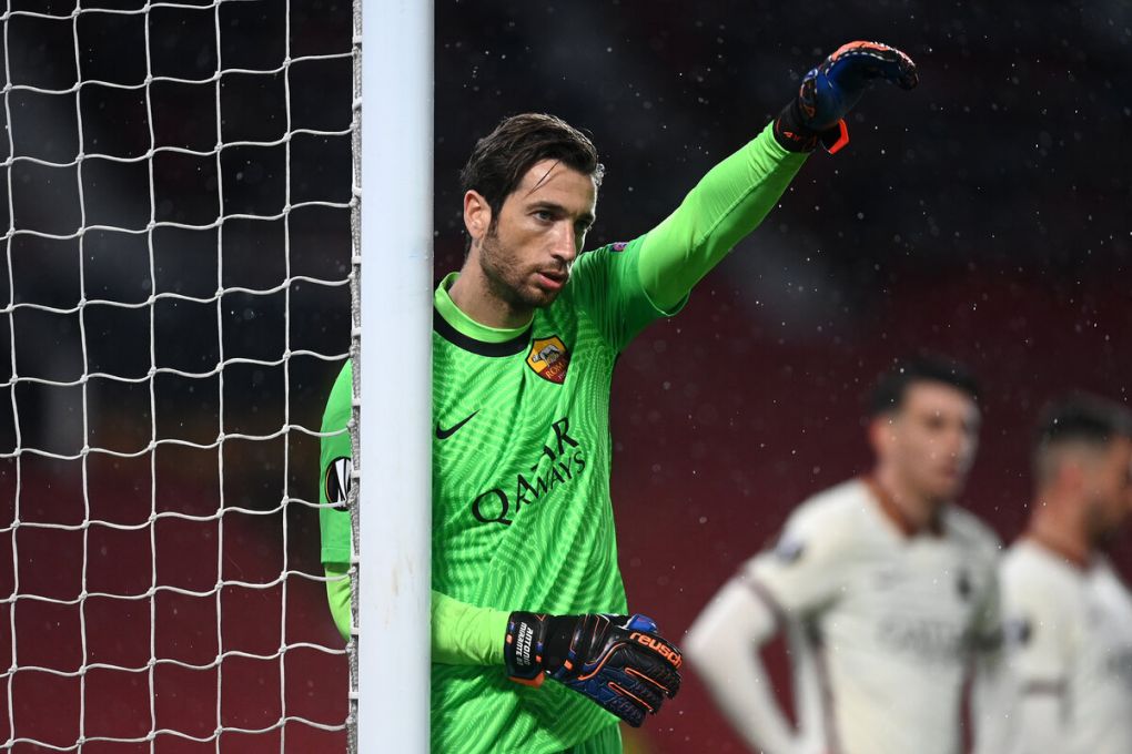 MANCHESTER, ENGLAND - APRIL 29: Antonio Mirante of Roma looks on during the UEFA Europa League Semi-final First Leg match between Manchester United and AS Roma at Old Trafford on April 29, 2021 in Manchester, England. Sporting stadiums around Europe remain under strict restrictions due to the Coronavirus Pandemic as Government social distancing laws prohibit fans inside venues resulting in games being played behind closed doors. (Photo by Michael Regan/Getty Images)