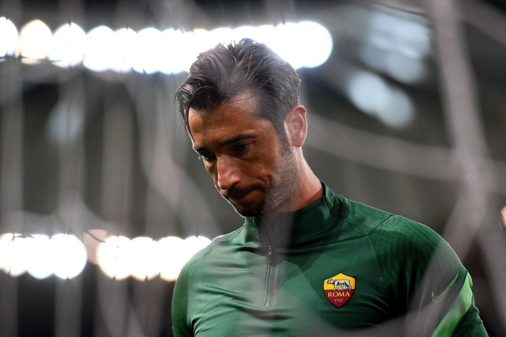 UDINE, ITALY - OCTOBER 03: Antonio Mirante of AS Roma looks on during the Serie A match between Udinese Calcio and AS Roma at Dacia Arena on October 03, 2020 in Udine, Italy. (Photo by Alessandro Sabattini/Getty Images)