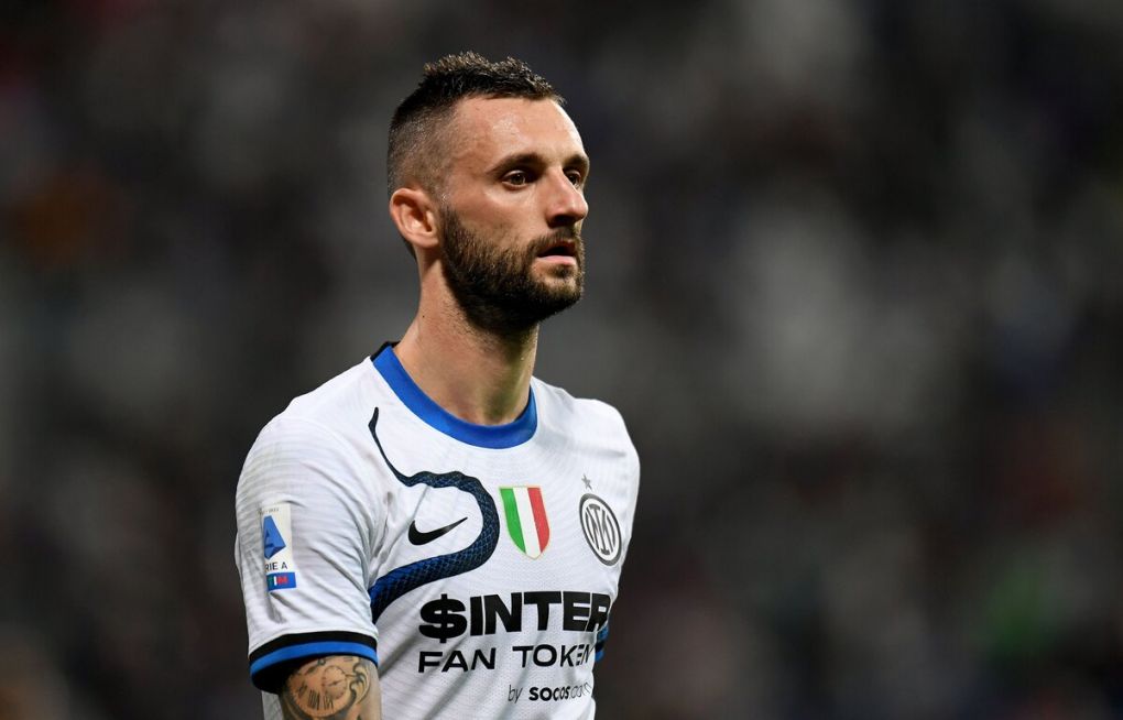 REGGIO NELL'EMILIA, ITALY - OCTOBER 02: Marcelo Brozovic of FC Internazionale looks on during the Serie A match between US Sassuolo v FC Internazionale at Mapei Stadium - Citta' del Tricolore on October 02, 2021 in Reggio nell'Emilia, Italy. (Photo by Alessandro Sabattini/Getty Images)