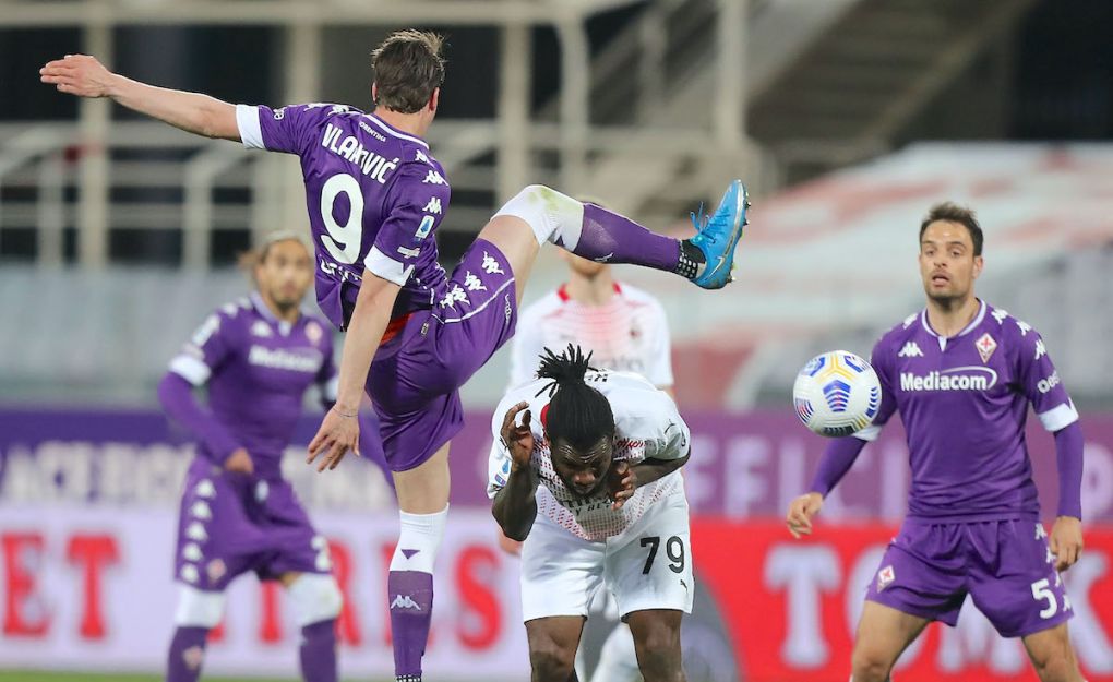 Dusan Vlahovic of ACF Fiorentina battles for the ball with Franck Kessie of AC Milan
