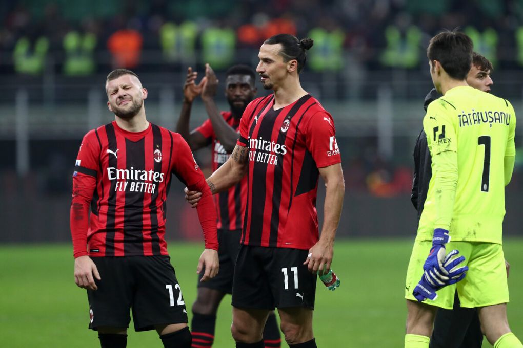 MILAN, ITALY - NOVEMBER 07: Ante Reabic and Zlatan Ibrahimovic of AC Milan react following the Serie A match between AC Milan and FC Internazionale at Stadio Giuseppe Meazza on November 07, 2021 in Milan, Italy. (Photo by Marco Luzzani/Getty Images)