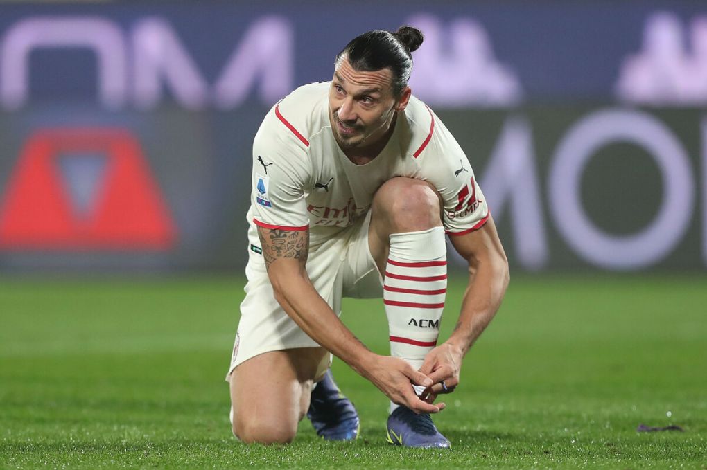 FLORENCE, ITALY - NOVEMBER 20: Zlatan Ibrahimovic of AC Milan reacts during the Serie A match between ACF Fiorentina and AC Milan at Stadio Artemio Franchi on November 20, 2021 in Florence, Italy. (Photo by Gabriele Maltinti/Getty Images)