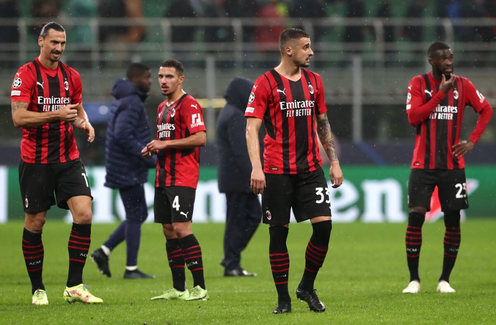 MILAN, ITALY - NOVEMBER 03: Zlatan Ibrahimovic, Ismael Bennacer, Rade Krunic and Fikayo Tomori of AC Milan look dejected following the UEFA Champions League group B match between AC Milan and FC Porto at Giuseppe Meazza Stadium on November 03, 2021 in Milan, Italy. (Photo by Marco Luzzani/Getty Images)