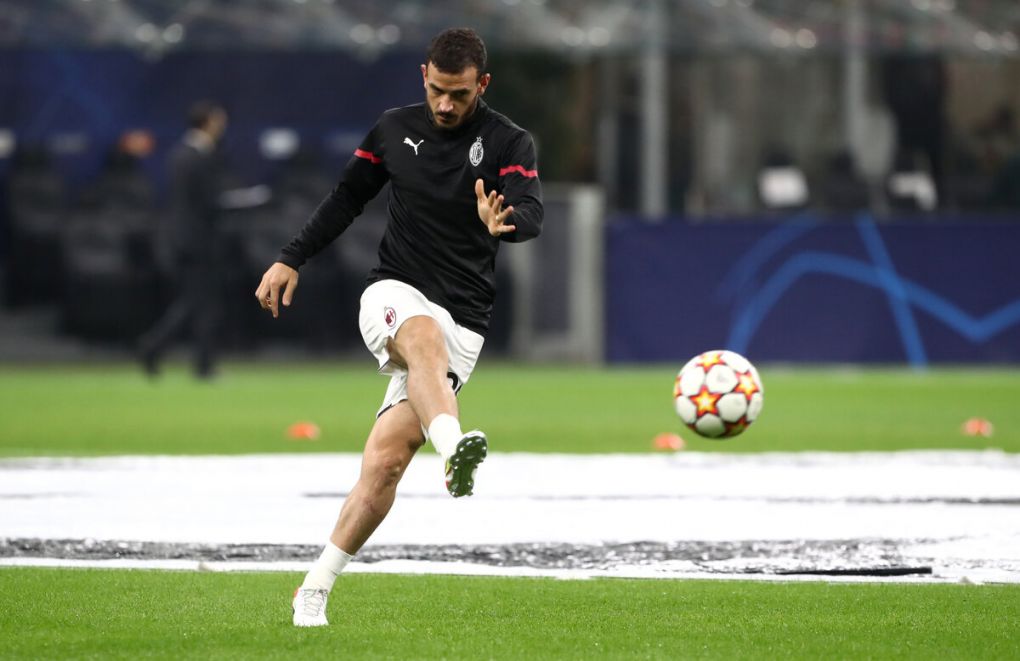 MILAN, ITALY - SEPTEMBER 28: Alessandro Florenzi of AC Milan warms up prior to the UEFA Champions League group B match between AC Milan and Atletico Madrid at Giuseppe Meazza Stadium on September 28, 2021 in Milan, Italy. (Photo by Marco Luzzani/Getty Images)