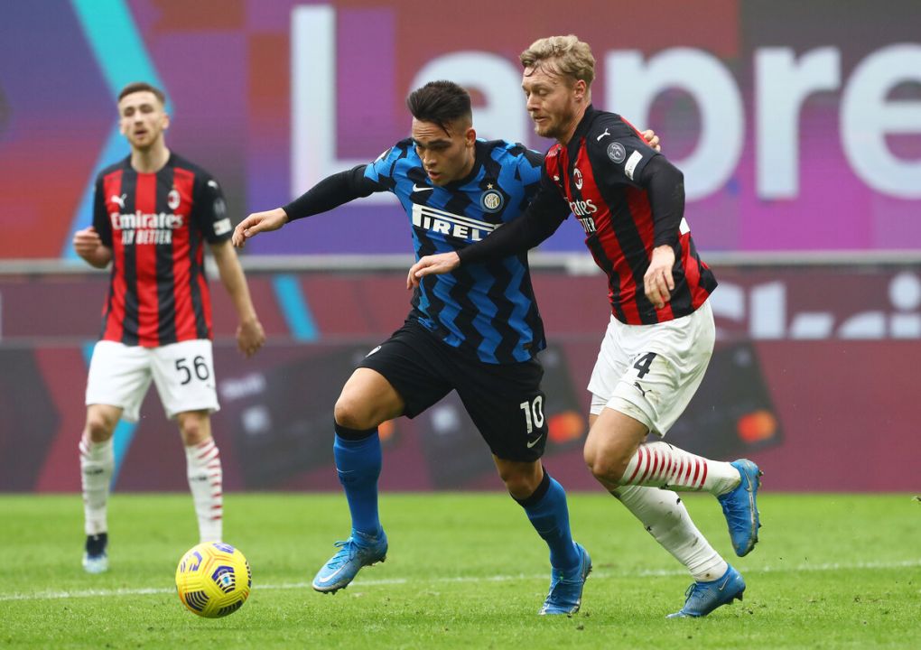 MILAN, ITALY - FEBRUARY 21: Lautaro Martinez of Internazionale is challenged by Simon Kaer of AC Milan during the Serie A match between AC Milan and FC Internazionale at Stadio Giuseppe Meazza on February 21, 2021 in Milan, Italy. Sporting stadiums around Italy remain under strict restrictions due to the Coronavirus Pandemic as Government social distancing laws prohibit fans inside venues resulting in games being played behind closed doors. (Photo by Marco Luzzani/Getty Images)