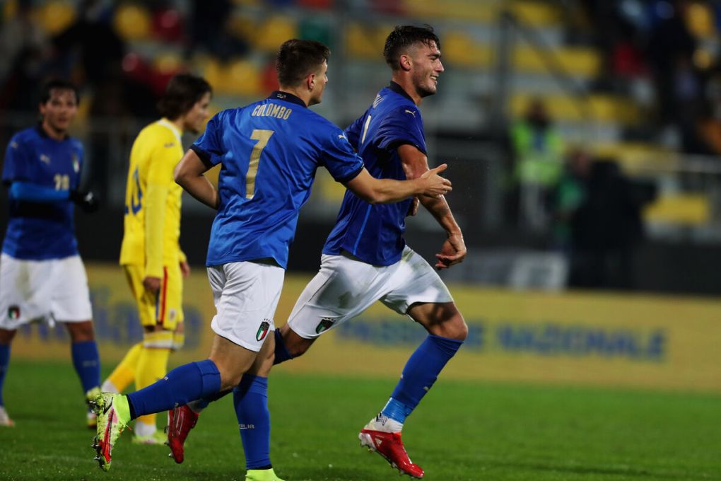 FROSINONE, ITALY - NOVEMBER 16: Simone Canestrelli of Italy celebrates after scoring the team's second goal during the international friendly match between Italy U21 and Romania U21 at Stadio Benito Stirpe on November 16, 2021 in Frosinone, Italy. (Photo by Paolo Bruno/Getty Images )