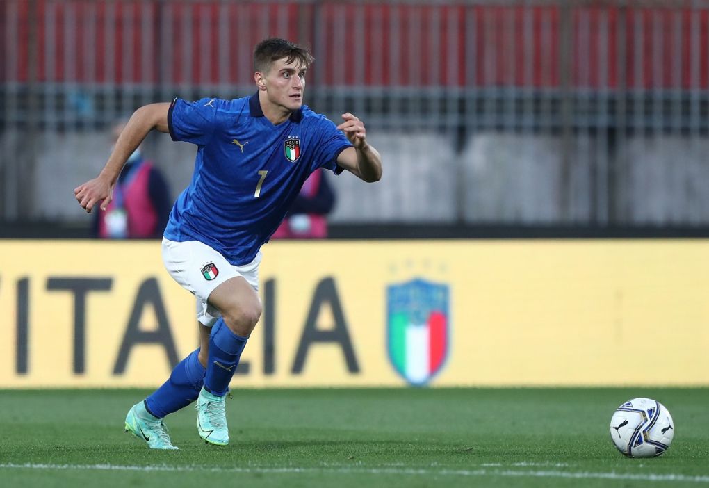 MONZA, ITALY - OCTOBER 12: Lorenzo Colombo of Italy in action during the 2022 UEFA European Under-21 Championship Qualifier match between Italy and Sweden at Stadio Brianteo on October 12, 2021 in Monza, Italy. (Photo by Marco Luzzani/Getty Images)