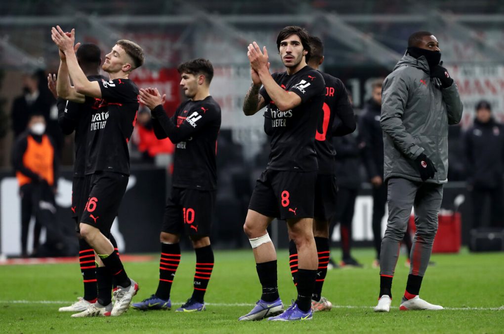 MILAN, ITALY - DECEMBER 04: Sandro Tonali of AC Milan acknowledges the fans after the Serie A match between AC Milan v US Salernitana at Stadio Giuseppe Meazza on December 04, 2021 in Milan, Italy. (Photo by Marco Luzzani/Getty Images)