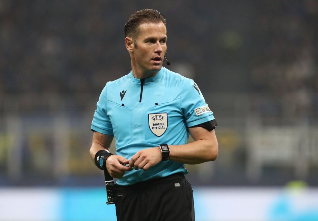 MILAN, ITALY - OCTOBER 19: Referee Danny Makkelie looks on during the UEFA Champions League group D match between FC Internazionale and FC Sheriff at Giuseppe Meazza Stadium on October 19, 2021 in Milan, Italy. (Photo by Marco Luzzani/Getty Images)