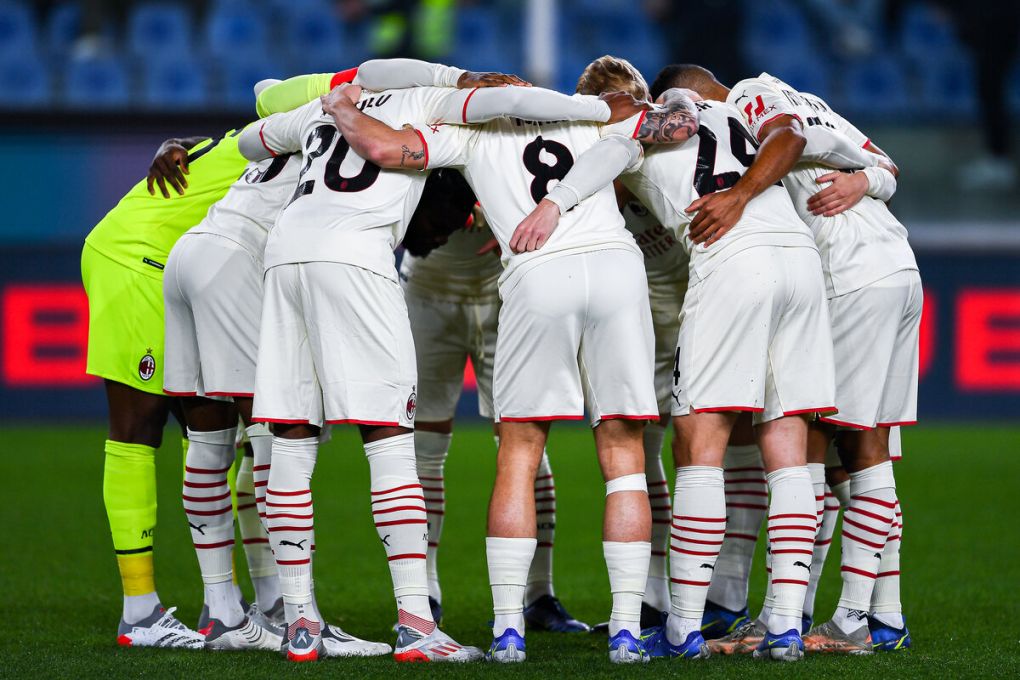 GENOA, ITALY - DECEMBER 1: Players of Milan huddle before the Serie A match between Genoa CFC and AC Milan at Stadio Luigi Ferraris on December 1, 2021 in Genoa, Italy. (Photo by Getty Images)