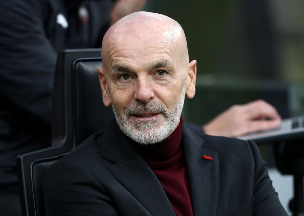 MILAN, ITALY - DECEMBER 04: Stefano Pioli, Head Coach of AC Milan watches on during the Serie A match between AC Milan v US Salernitana at Stadio Giuseppe Meazza on December 04, 2021 in Milan, Italy. (Photo by Marco Luzzani/Getty Images)