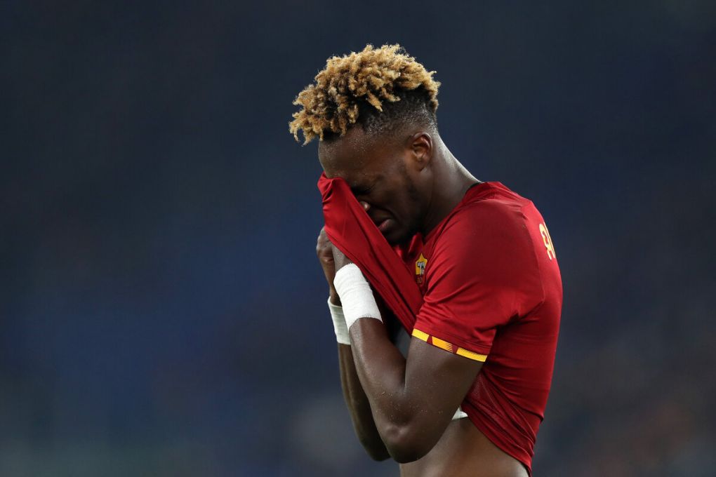 ROME, ITALY - DECEMBER 22: Tammy Abraham of AS Roma reacts during the Serie A match between AS Roma and UC Sampdoria at Stadio Olimpico on December 22, 2021 in Rome, Italy. (Photo by Paolo Bruno/Getty Images)