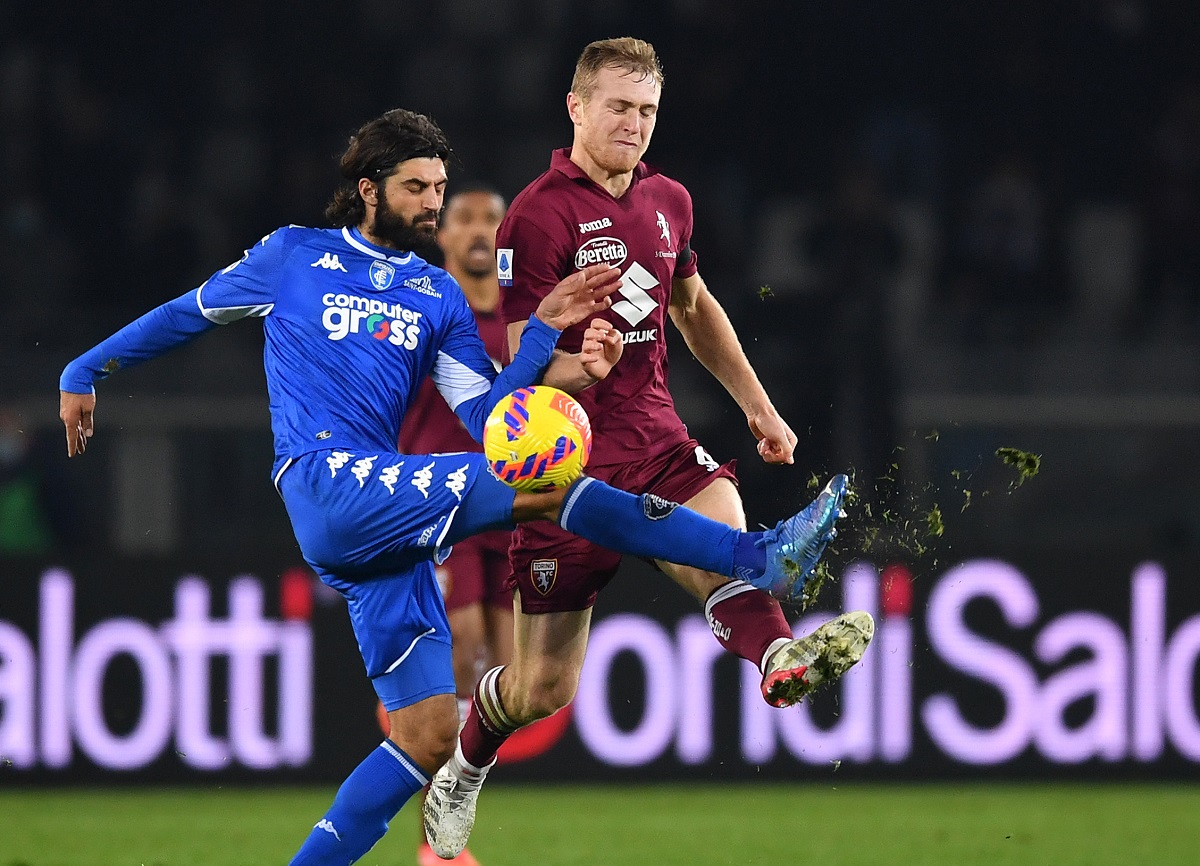 TURIN, ITALY - DECEMBER 02: Sebastiano Luperto of Empoli battles for possession with Tommaso Pobega of Torino FC during the Serie A match between Torino FC and Empoli FC at Stadio Olimpico di Torino on December 02, 2021 in Turin, Italy. (Photo by Valerio Pennicino/Getty Images)