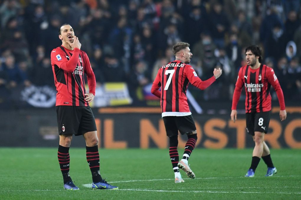 UDINE, ITALY - DECEMBER 11: Zlatan Ibrahimovic of AC Milan reacts at full-time after the Serie A match between Udinese Calcio and AC Milan at Dacia Arena on December 11, 2021 in Udine, Italy. (Photo by Alessandro Sabattini/Getty Images)