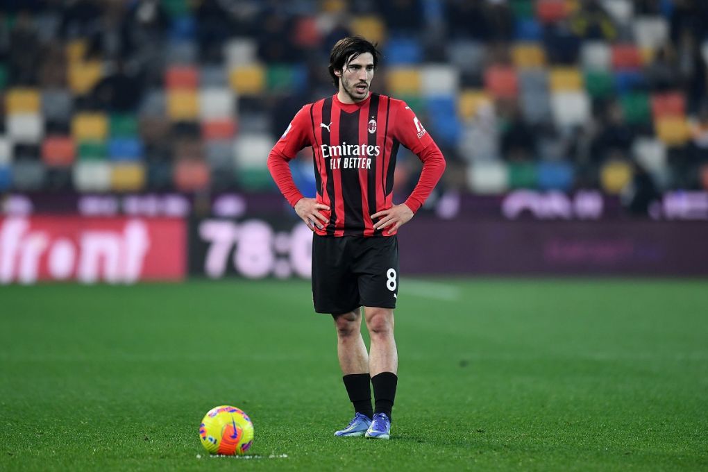 UDINE, ITALY - DECEMBER 11: Sandro Tonali of AC Milan looks on during the Serie A match between Udinese Calcio and AC Milan at Dacia Arena on December 11, 2021 in Udine, Italy. (Photo by Alessandro Sabattini/Getty Images)