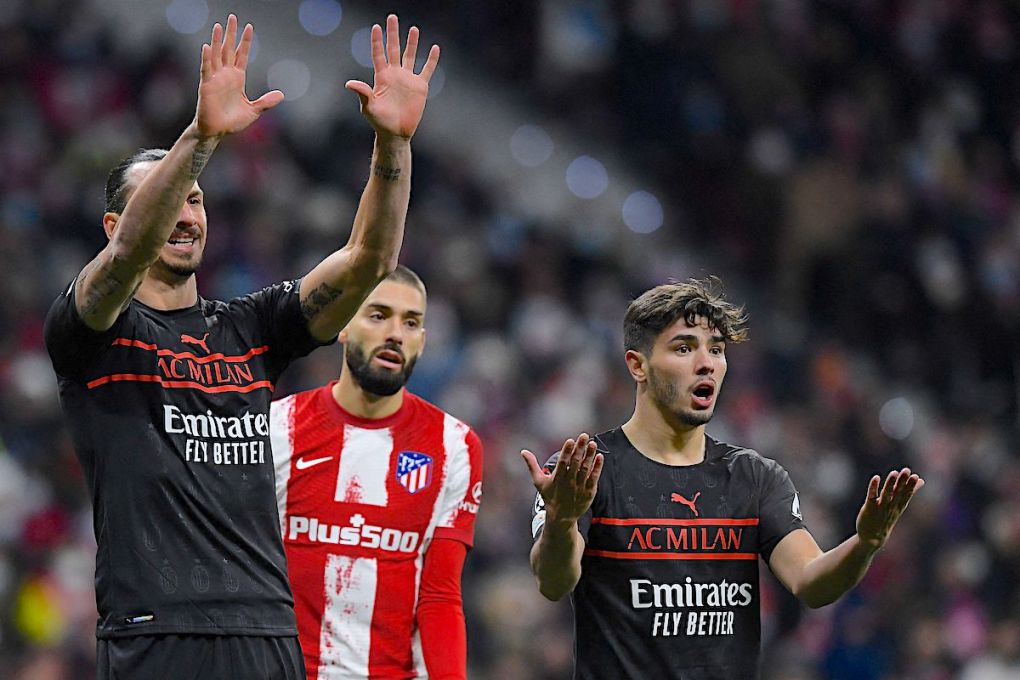 AC Milan's Swedish forward Zlatan Ibrahimovic (L) and AC Milan's Spanish midfielder Brahim Diaz