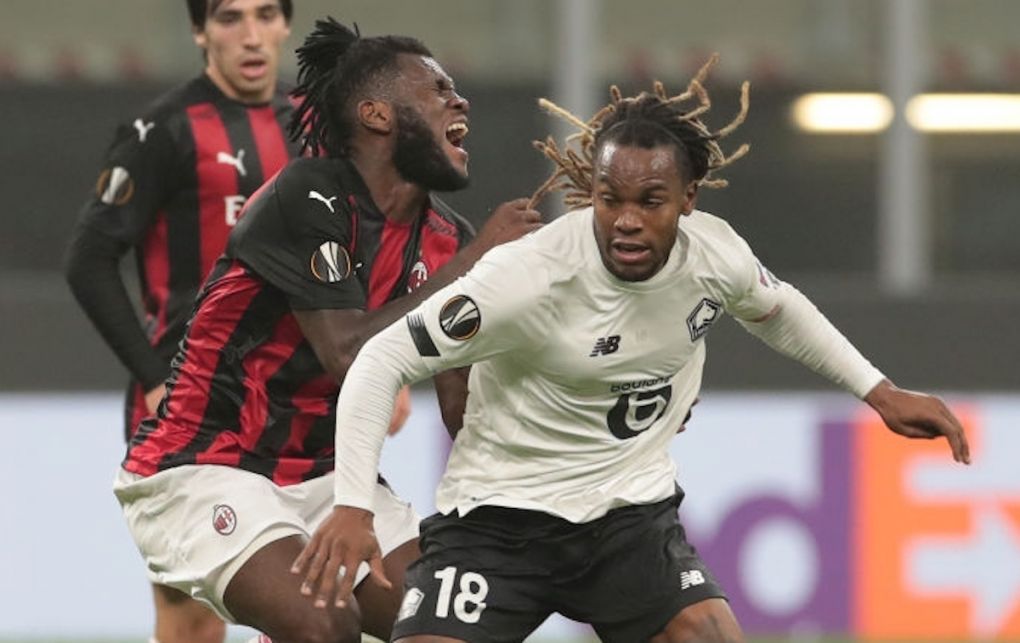 Renato Sanches of LOSC Lille competes for the ball with Frank Kessie of AC Milan