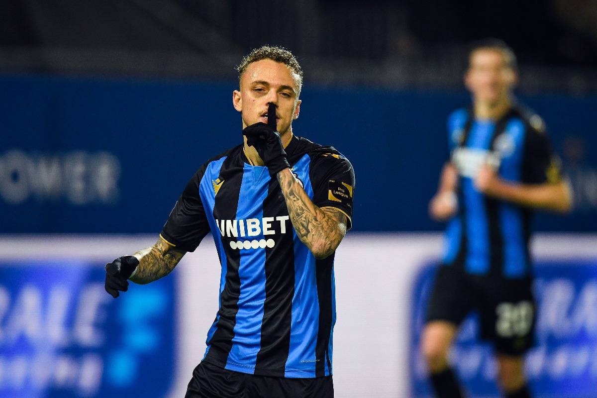 BRUGGE, BELGIUM - OCTOBER 27 : Young Club Brugge fans joking with