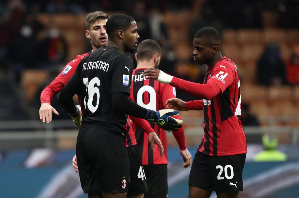 MILAN, ITALY - JANUARY 06: Mike Maignan goalkeeper of AC Milan is supported by Pierre Kalulu of AC Milanduring the Serie A match between AC Milan and AS Roma at Stadio Giuseppe Meazza on January 06, 2022 in Milan, Italy. (Photo by Marco Luzzani/Getty Images)