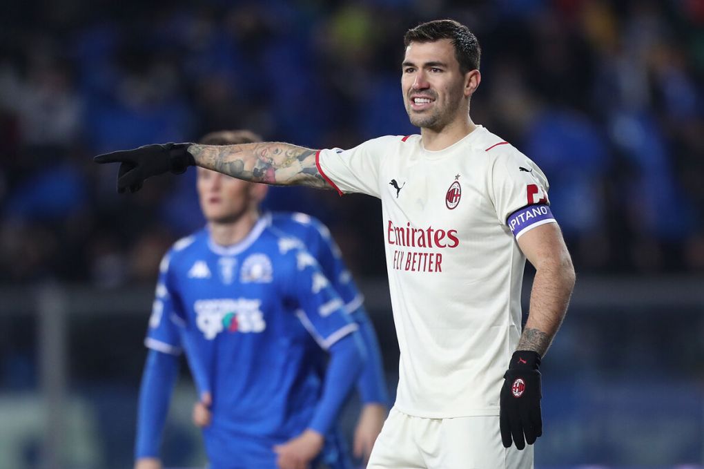 EMPOLI, ITALY - DECEMBER 22: Alessio Romagnoli of AC Milan gestures during the Serie A match between Empoli FC and AC Milan at Stadio Carlo Castellani on December 22, 2021 in Empoli, Italy. (Photo by Gabriele Maltinti/Getty Images)
