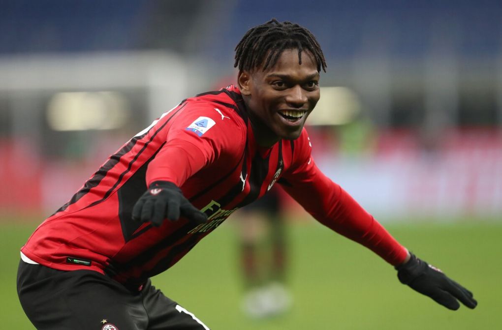MILAN, ITALY - JANUARY 17: Rafael Leao of AC Milan celebrates after scoring the opening goal during the Serie A match between AC Milan and Spezia Calcio at Stadio Giuseppe Meazza on January 17, 2022 in Milan, Italy. (Photo by Marco Luzzani/Getty Images)