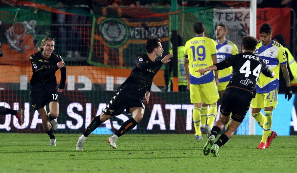 VENICE, ITALY - DECEMBER 11: Mattia Aramu of Venezia celebrates the equalizing goal during the Serie A match between Venezia FC and Juventus at Stadio Pier Luigi Penzo on December 11, 2021 in Venice, Italy. (Photo by Maurizio Lagana/Getty Images)